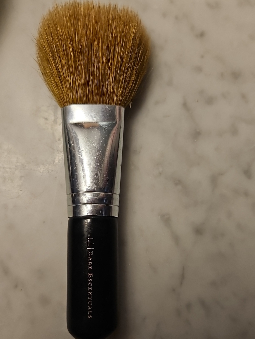 id/Escentuals Blush and Finishing Brush EUC